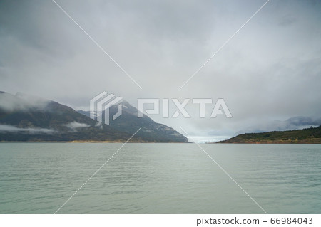 Pelito Moreno Glacier 66984043