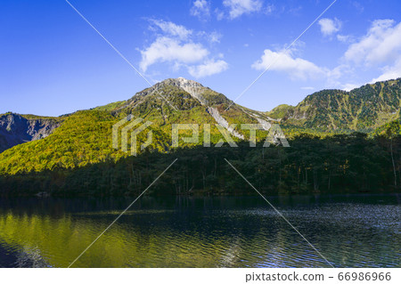 Yakeyama採取早晨太陽 66986966