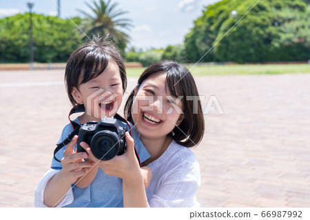 Summer vacation family Summer vacation family 66987992