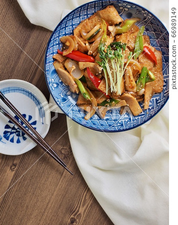 亞洲食品魚餅炒蔬菜 66989149