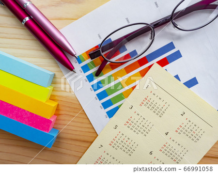 Business image · graph · calendar · glasses · female 66991058