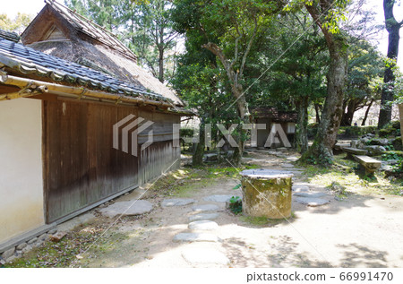 View of the tea room and garden of Shigetsu Park 66991470