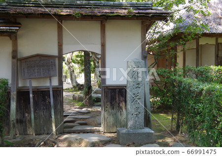 View of the entrance to the tea room at Shizuki Park 66991475