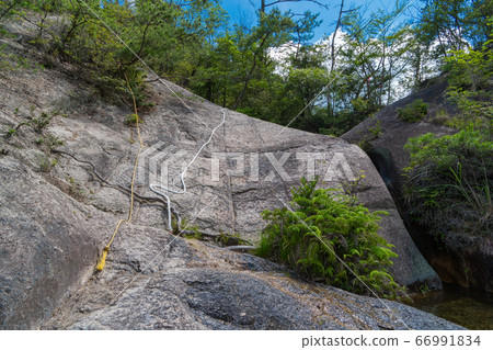 Iwa Ryoku of the Kitamine Peak Line (Kinsho Alps) 66991834