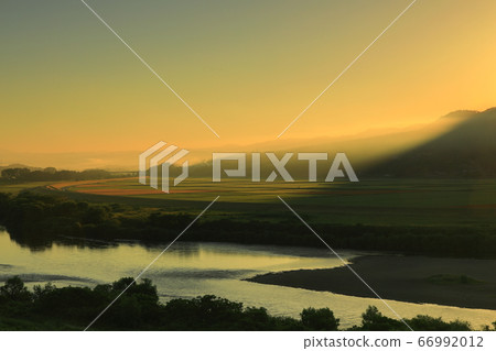 稻山山在黎明 稻山山在黎明 66992012