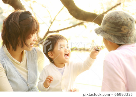 Parent and child viewing flower viewing Parent and child viewing flower viewing 66993355