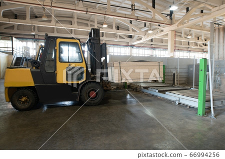 forklift load panels on production line forklift load panels on production line 66994256