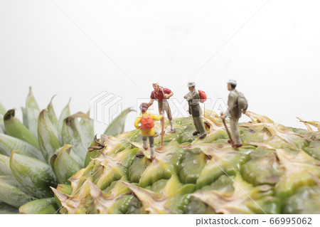 the group of mini  Figurines Hiking On the  66995062