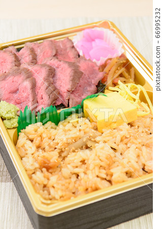 Delicious steak lunch box Delicious steak lunch box 66995232