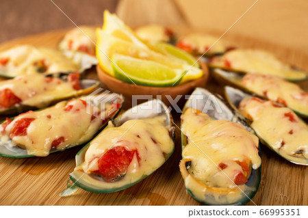 Baked greenshell mussels Baked greenshell mussels 66995351