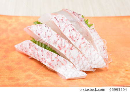 Delicious red snapper sashimi 66995394