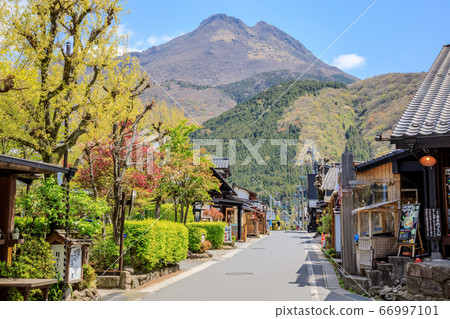Yufuin, Oita Prefecture Yufudake and the fresh green hot spring hot spring road Yufuin, Oita Prefecture Yufudake and the fresh green hot spring hot spring road 66997101