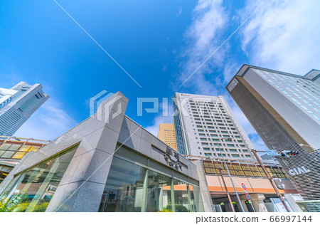 日本的橫濱城市景觀，可俯瞰櫻木町車站 66997144