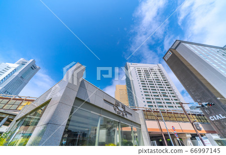 日本的橫濱城市景觀，可俯瞰櫻木町車站 66997145