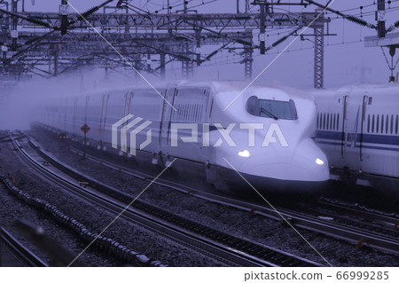Tokaido Shinkansen shooting through the rain and running away 7_2020/6/28 Photo 66999285
