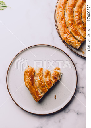 Filo Spinach and Feta Twist Pie 67000875