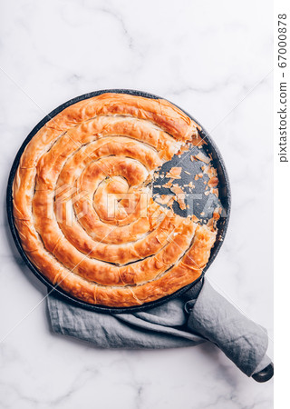 Filo Spinach and Feta Twist Pie 67000878