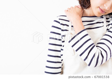A woman with shoulder stiffness 67001538