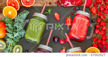 Fresh smoothy drink with igredients Fresh smoothy drink with igredients 67002627