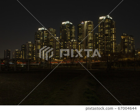 首爾瑞草區半坡洞Sebitseom的夜景 首爾瑞草區半坡洞Sebitseom的夜景 67004644