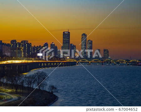 首爾瑞草區半坡洞Sebitseom的夜景 首爾瑞草區半坡洞Sebitseom的夜景 67004652