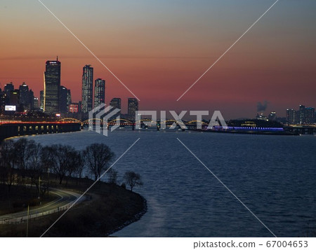 首爾瑞草區半坡洞Sebitseom的夜景 首爾瑞草區半坡洞Sebitseom的夜景 67004653