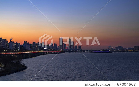 首爾瑞草區半坡洞Sebitseom的夜景 首爾瑞草區半坡洞Sebitseom的夜景 67004668