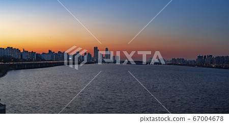 首爾瑞草區半坡洞Sebitseom的夜景 首爾瑞草區半坡洞Sebitseom的夜景 67004678