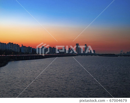 首爾瑞草區半坡洞Sebitseom的夜景 首爾瑞草區半坡洞Sebitseom的夜景 67004679