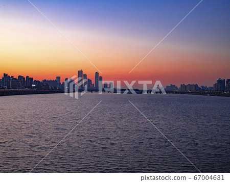 首爾瑞草區半坡洞Sebitseom的夜景 首爾瑞草區半坡洞Sebitseom的夜景 67004681