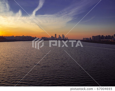 首爾瑞草區半坡洞Sebitseom的夜景 首爾瑞草區半坡洞Sebitseom的夜景 67004693