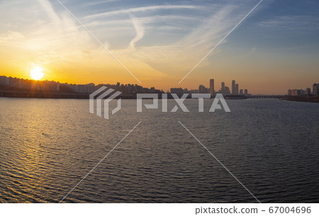 首爾瑞草區半坡洞Sebitseom的夜景 首爾瑞草區半坡洞Sebitseom的夜景 67004696