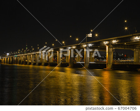 首爾瑞草區半坡洞Sebitseom的夜景 首爾瑞草區半坡洞Sebitseom的夜景 67004706