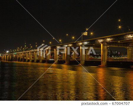 首爾瑞草區半坡洞Sebitseom的夜景 首爾瑞草區半坡洞Sebitseom的夜景 67004707