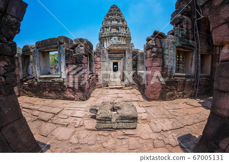 Front view of Prasat Hin Rock castle in Phimai 67005131