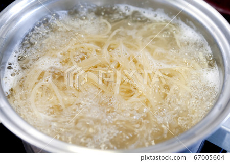 煮意大利面 67005604