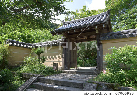 Joruri-ji temple gate 67006986