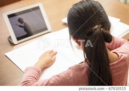 Online class elementary school home remote work Online class elementary school home remote work 67010515