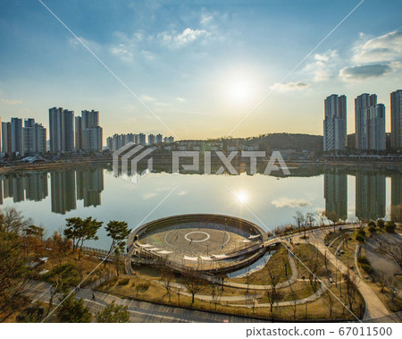 韓國京畿道水原市靈通區河東光教湖公園 67011500