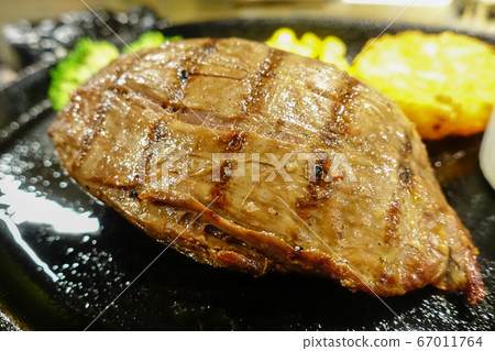 Thick steak 67011764