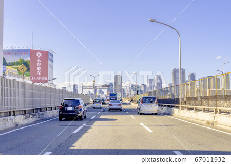 Shin-Midosuji traffic image 67011932