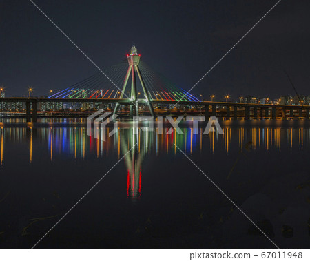 Night view of Techno Mart Observatory in Gwangjin-gu, Seoul, Korea 67011948