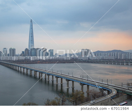 韓國首爾廣津區Techno Mart天文台的夜景 韓國首爾廣津區Techno Mart天文台的夜景 67011984