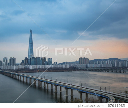韓國首爾廣津區Techno Mart天文台的夜景 韓國首爾廣津區Techno Mart天文台的夜景 67011985