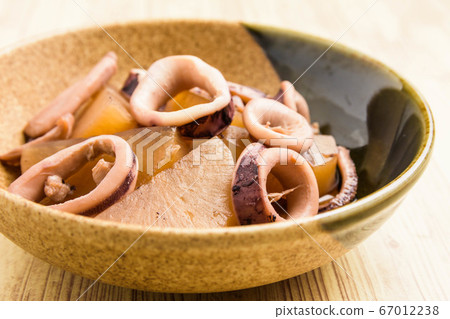 Simmered squid and radish Simmered squid and radish 67012238