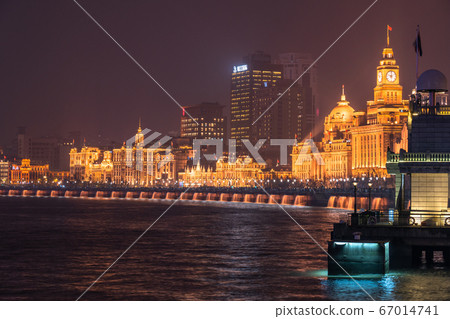 <上海>外灘夜景，上海租界 67014741