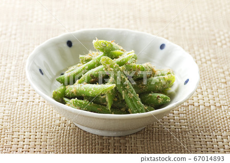 Green beans with sesame sauce 16 67014893