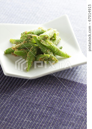 Green beans with sesame sauce 8 Green beans with sesame sauce 8 67014915