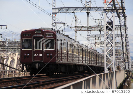 [HK] Hankyu Kyoto Main Line 3300 Series (Local train: Osaka Umeda ⇔ Takatsuki City) 67015100