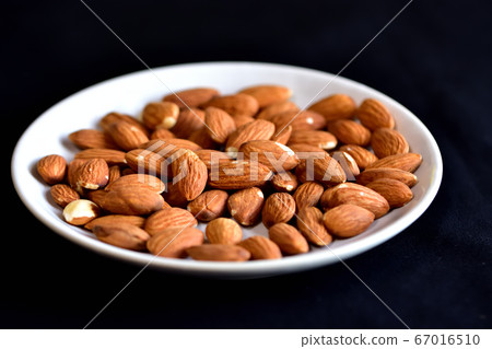 Nuts 67016510